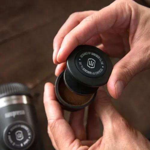 Example - Tamping with the Nanopresso Barista Kit